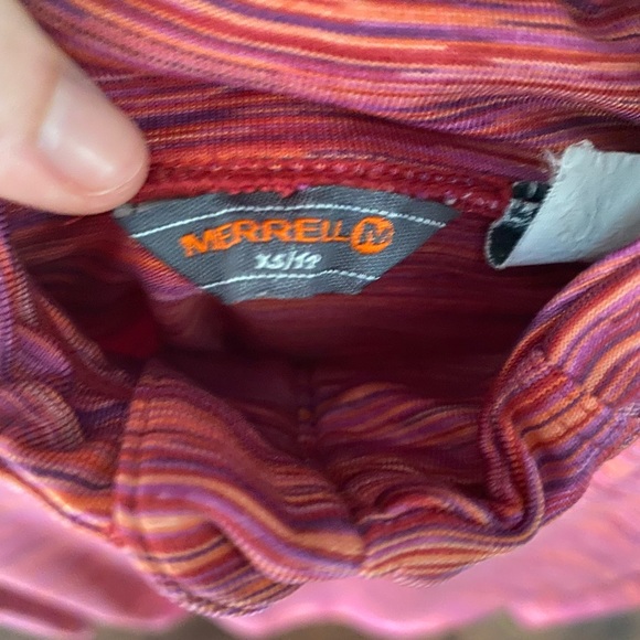 Merrell Running top. - Picture 3 of 3